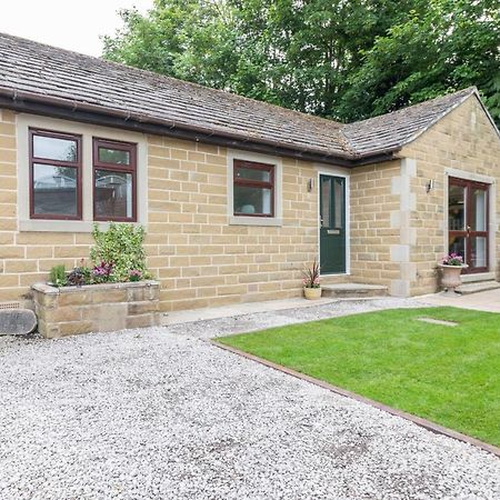 Large 2-Bedroom Bungalow Near Airedale Hospital, Keighley, Convenient Location With Parking Steeton Exterior foto